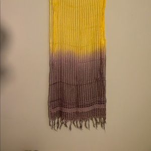 Yellow and purple scarf.